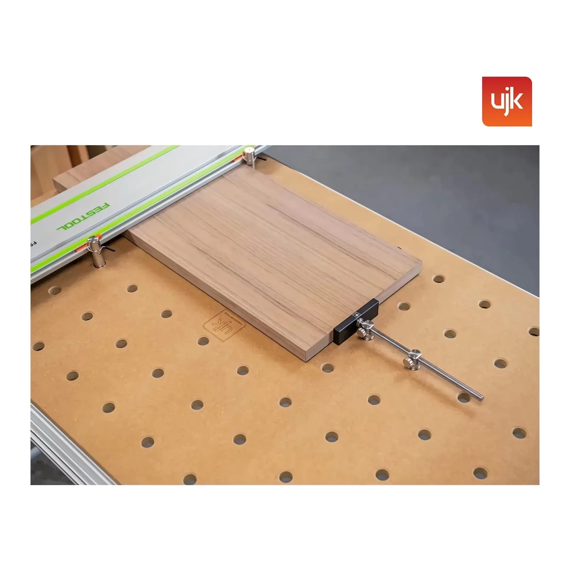 UJK werkblad MRMDF 20 mm gaten.