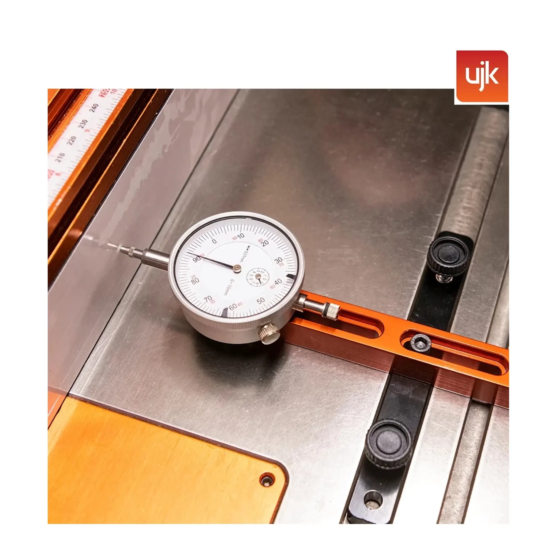 UJK uitlijningsmeetklok bovenfreestafel.